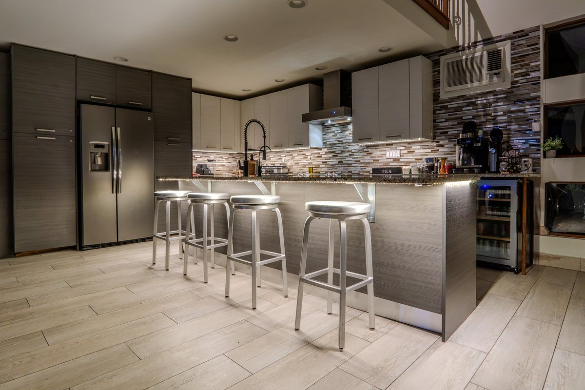Kitchen island with modern finishes and gathering space.